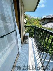 【バルコニー】 | 東生馬町中古戸建 | 広々としたバルコニーです