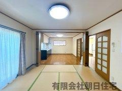 【和室】 | 東生馬町中古戸建 | ダイニング隣の和室です。ダイニングと一体として使えます。