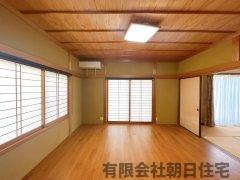 【洋室】 | 東生馬町中古戸建 | 【1階8畳洋室現況写真】クリーニングをしてお引渡しいたします。