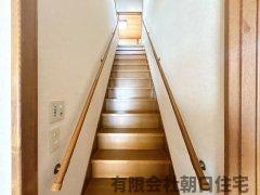 【内装】 | 東生馬町中古戸建 | 両サイドに手摺りがあるのが嬉しいですね。