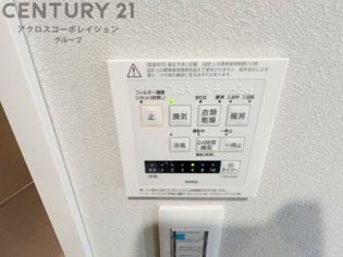 暖房機能があるため、冬場でも温かい浴室で入浴でき、乾燥機能があるため、水気を素早く取り除けます。また、換気機能があるため、湿気を素早く排出してカビや雑菌の発生を防ぐことができます。
