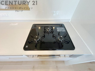 多数の調理器具を同時に使用でき、料理の効率化が可能。省エネで節約になり、様々な料理スタイルに適応できます。また、火力調整が独立しており、手入れや掃除もしやすく、今よりもっとお料理が楽しくなるかも。