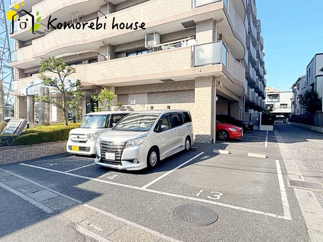 ライオンズマンション大宮日進町の駐車場