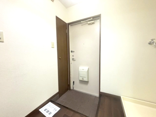 暁21・うえきⅠ号館の玄関