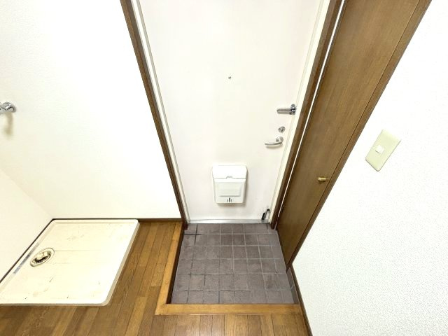 暁21・うえきⅠ号館の玄関