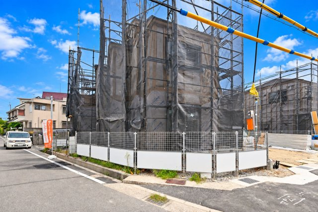 鈴原町9丁目新築一戸建て全3区画│3LDK+駐車1台可の外観|1号地現地外観写真です。
開放感あふれる間口広々の角地。陽当たり・風通しに優れ、ゆとりある敷地が魅力です。