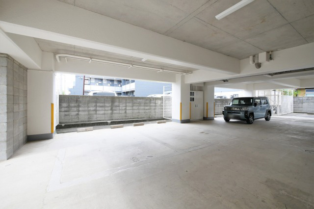 公園前ウエストハイツの駐車場