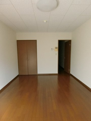 【寝室】 | プレジール助松