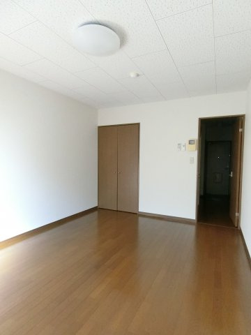【洋室】 | プレジール助松