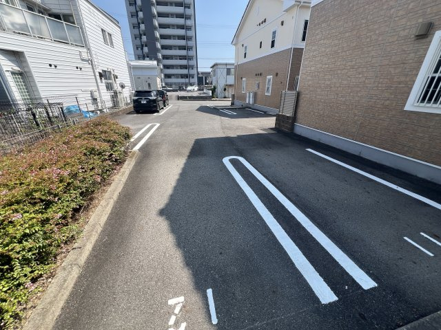 パルテールB棟の駐車場
