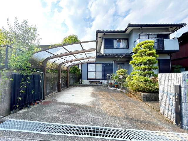 【駐車場】 | 中古一戸建　高知市潮見台１丁目 | リフォーム中です