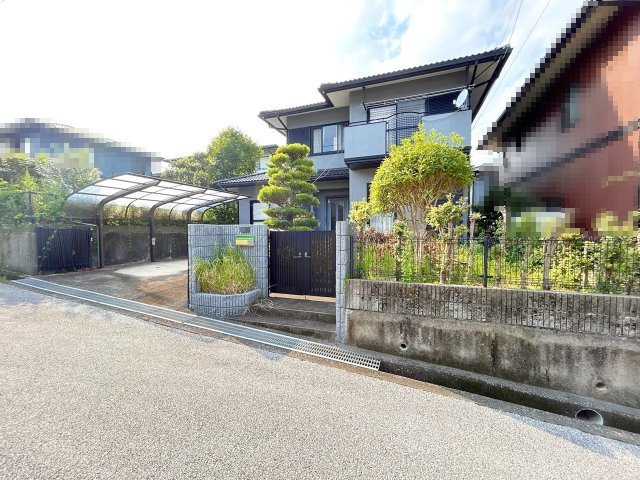 【外観】 | 中古一戸建　高知市潮見台１丁目 | リフォーム中です