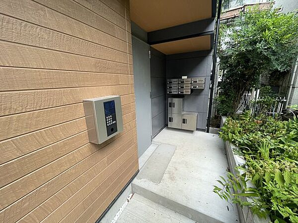杉並区高円寺南２丁目のアパートのエントランス|※同シリーズ参照