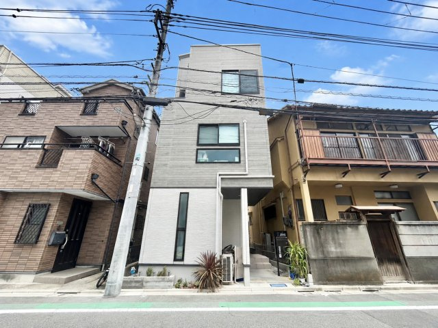 荒川区町屋7丁目　中古戸建の外観|2026.07.26撮影

現地ご見学希望・資料請求などお気軽にお問い合わせ下さい！
03-5990-5201