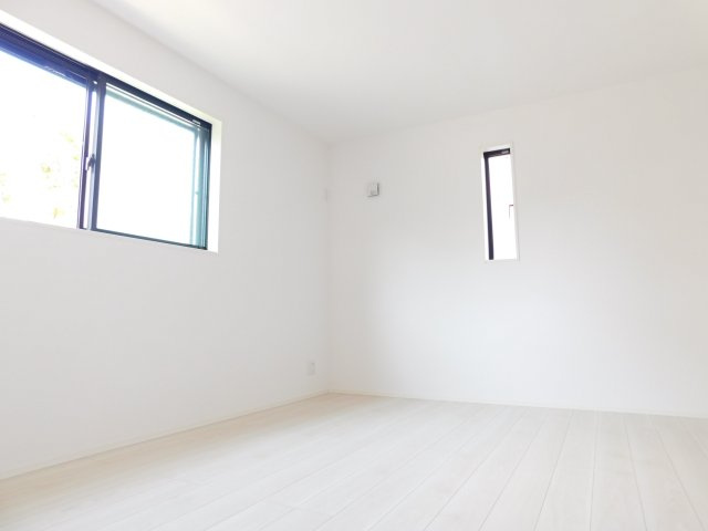 名古屋市中川区愛知町の新築一戸建の洋室|◇１階洋室◇　　広くて明るい洋室７．８帖　ウォークインクローゼット完備♪