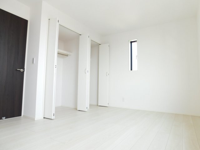 名古屋市中川区愛知町の新築一戸建の洋室|◇３階洋室◇　　南面を含む２面採光で明るい洋室７．２帖　収納２ヶ所完備♪
