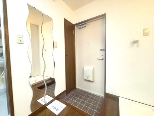 暁21・うえきⅡ号館の玄関