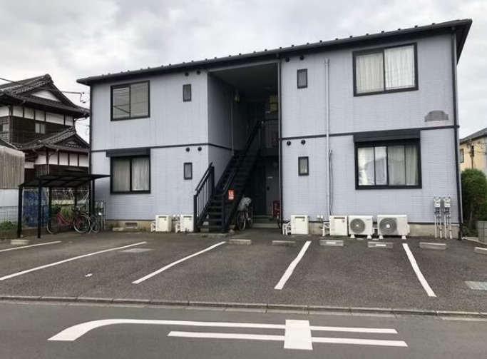 ＹＢ・ＴＯＷＮ　ライチの駐車場