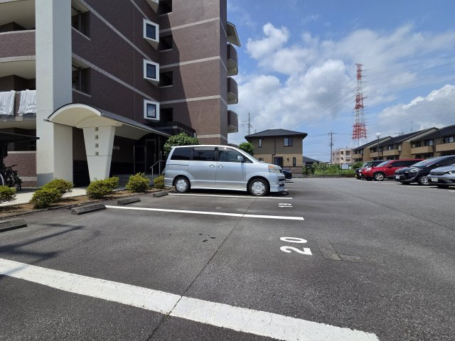 ヴィブレアトリオの駐車場