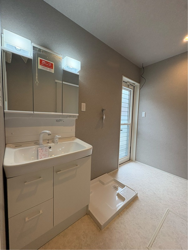 ONE GARAGE NAGAOKA　長丘小学校区の洗面所|ONE GARAGE NAGAOKA
