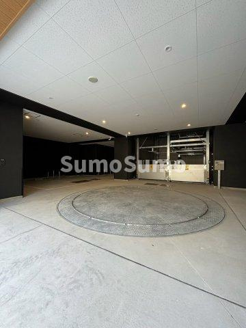 コンフォリア・リヴ本町ＷＥＳＴ Ｑの駐車場