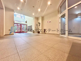 【居間・リビング】 | アスタ新長田タワーズコート2番館 | フルリフォーム後のお引渡し♪すぐにお住まいいただけます♪
4駅3路線利用可の好立地マンション♪