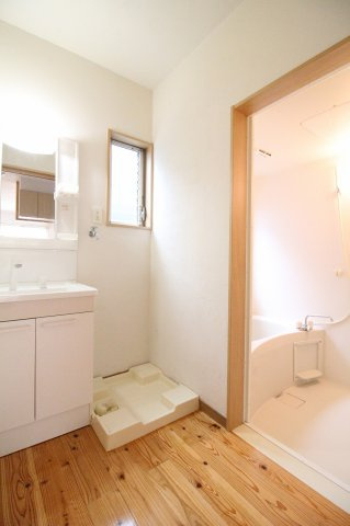 IMA HOUSEの洗面所|明るい洗面所です