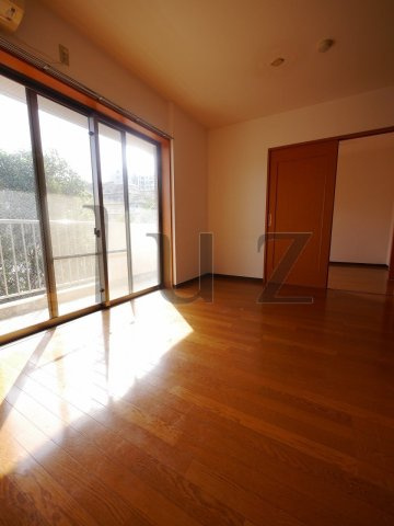 ルミエール妙蓮寺Ⅱの居間・リビング
