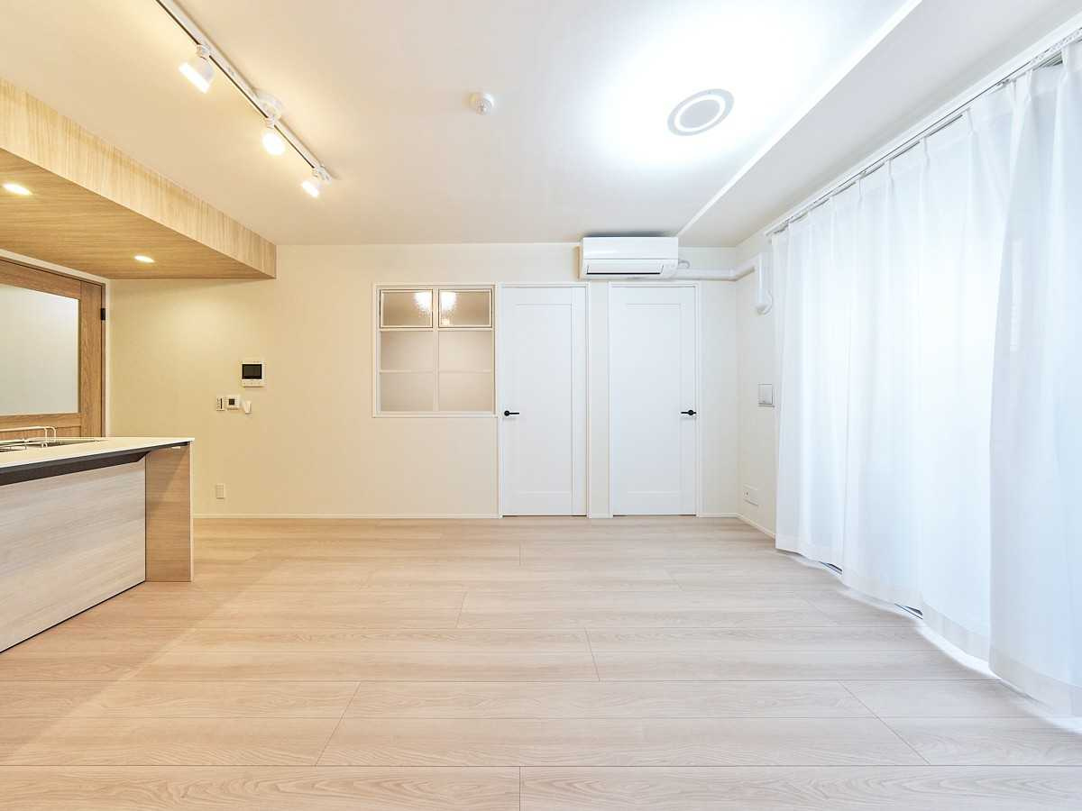 グランシティユーロレジデンス葛西（4階部分）／仲介手数料無料／新規フルリノベーションの居間・リビング