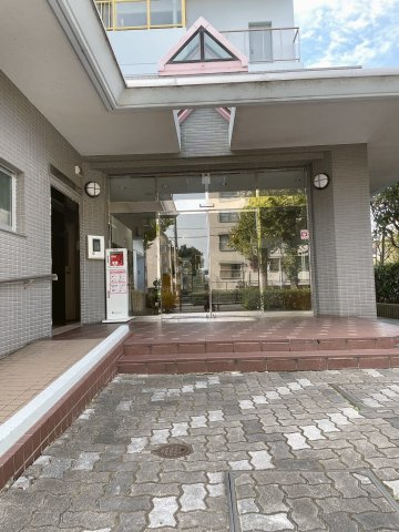 コーシャハイツ港のエントランス