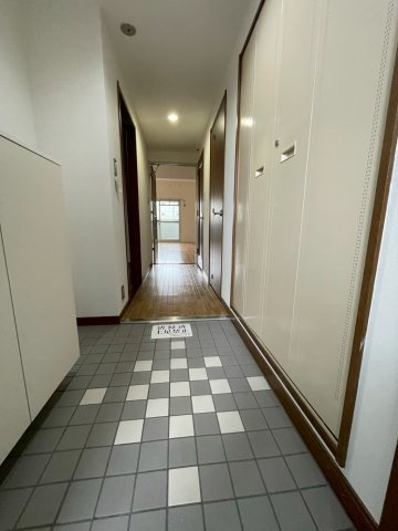 コーシャハイツ港の玄関