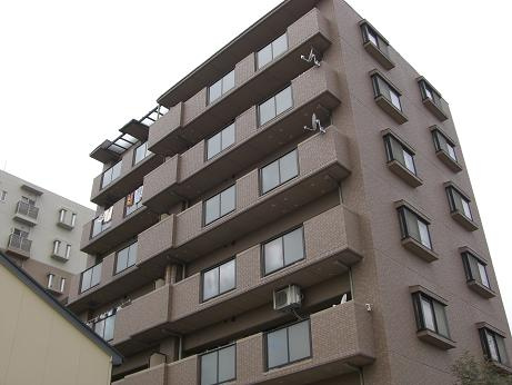 エアーシャトー六田の外観