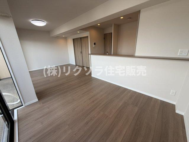 ヒューマンズパーク守口の居間・リビング|LDK16.5帖
■物件内覧・資金計画相談・住宅ローン相談、リフォーム相談、お問合せ受付中■
※当日・翌日のご内覧、ご相談はお電話でのお問合せがスムーズです！
