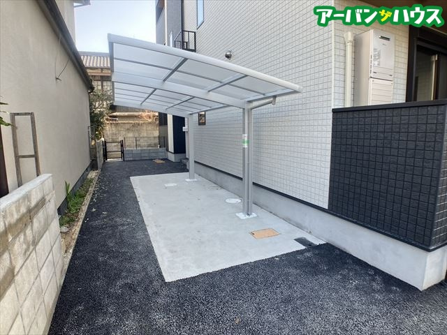 REGALE SOUTHの駐車場
