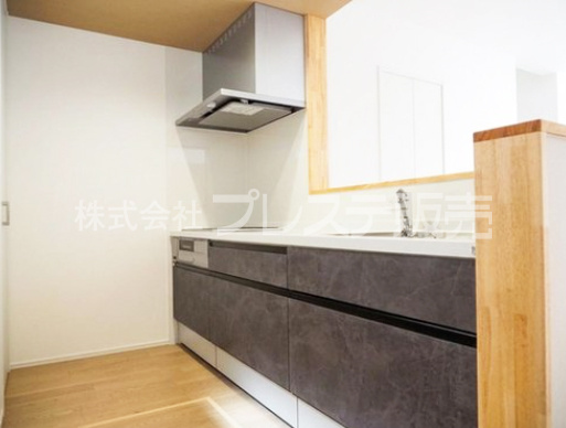 奈良市朱雀２丁目の新築一戸建のキッチン|現地写真（キッチン）人気の対面キッチン♪