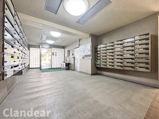 マンションニュー松戸のロビー|ドキドキの新生活も、安心してスタート。ぴったりの住まいを見つけませんか？クランディアが一緒に住まい選びをサポートします‼　まずは、お気軽にお問合せください　＃クランディア