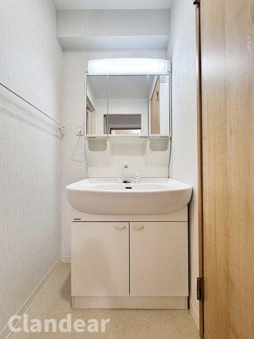 マンションニュー松戸の独立洗面台|ドキドキの新生活も、安心してスタート。ぴったりの住まいを見つけませんか？クランディアが一緒に住まい選びをサポートします‼　まずは、お気軽にお問合せください　＃クランディア