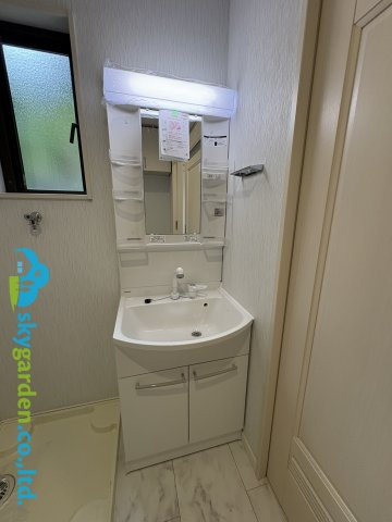 鎌倉市関谷　中古戸建の独立洗面台|朝の支度にも助かる洗面化粧台