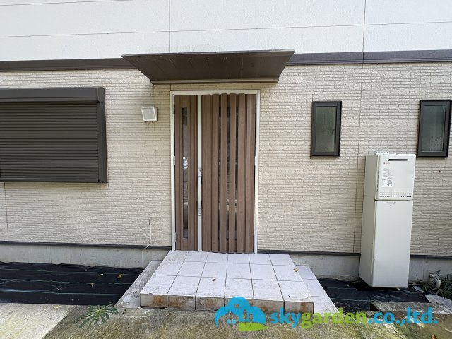 鎌倉市関谷　中古戸建の外観|玄関前の様子