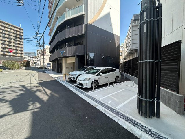セレニテ難波ミラク参番館の駐車場