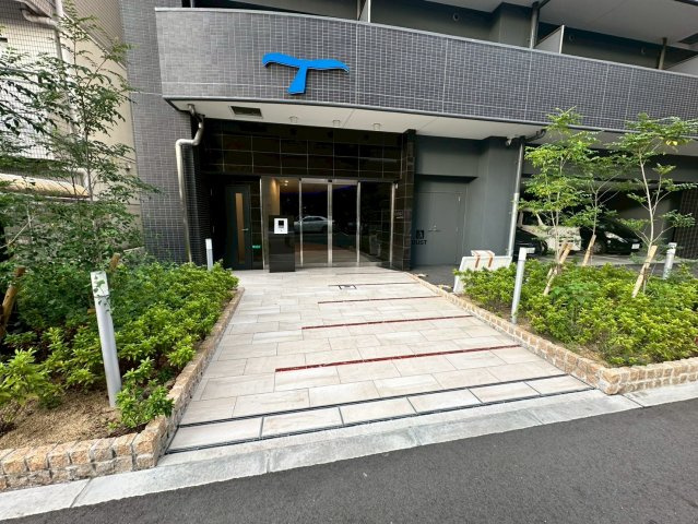 セレニテ難波ミラク弐番館のエントランス