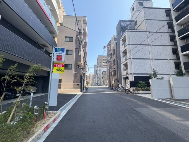 セレニテ難波ミラク弐番館の駐車場