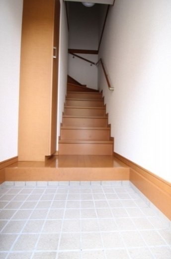 アスピリア萬寿舎の玄関