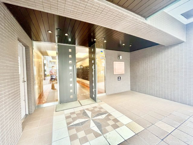 レジェンド西早稲田フォレストタワーのエントランス|新規内装リノベーション物件！

現地ご見学希望・資料請求などお気軽にお問い合わせ下さい！
03-5990-5201