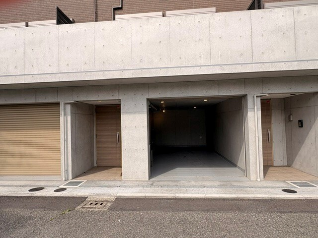 藤沢市鵠沼藤が谷４丁目のアパートのエントランス