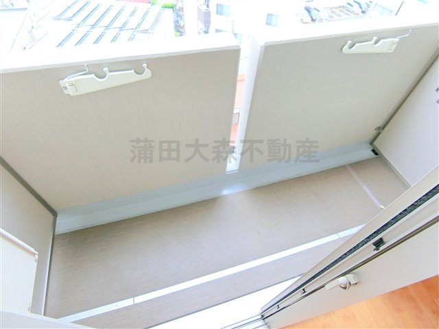 ドミール蓮沼のバルコニー|西向物干し金具付きのバルコニー