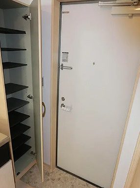シャトレバレ町屋 の玄関