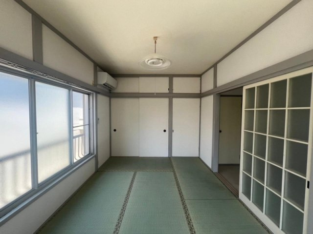 ナカフジハイツの内装|明るい色調の室内です