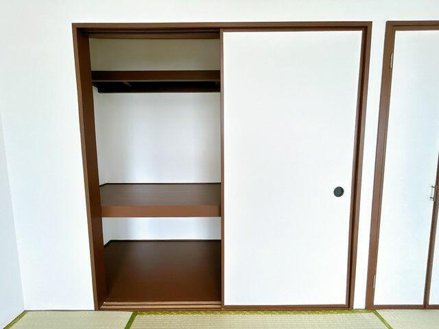 ルーベデンス藻岩の収納|【和室収納】建具クロス交換、…