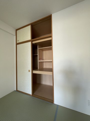 川崎市麻生区王禅寺西１丁目の賃貸マンションの収納